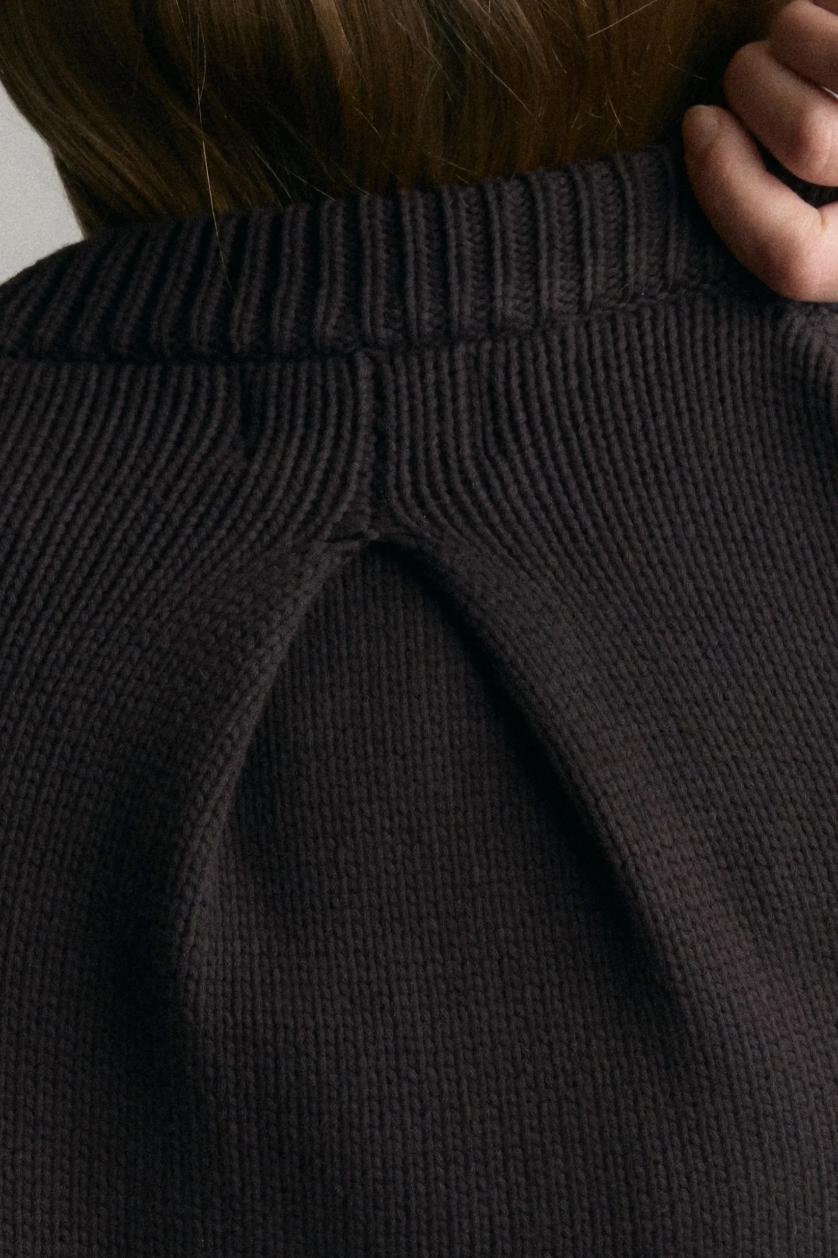 Brilliant Wise Corporation Limited Archon Back-Pleat Crew-Neck Sweater< Sweaters