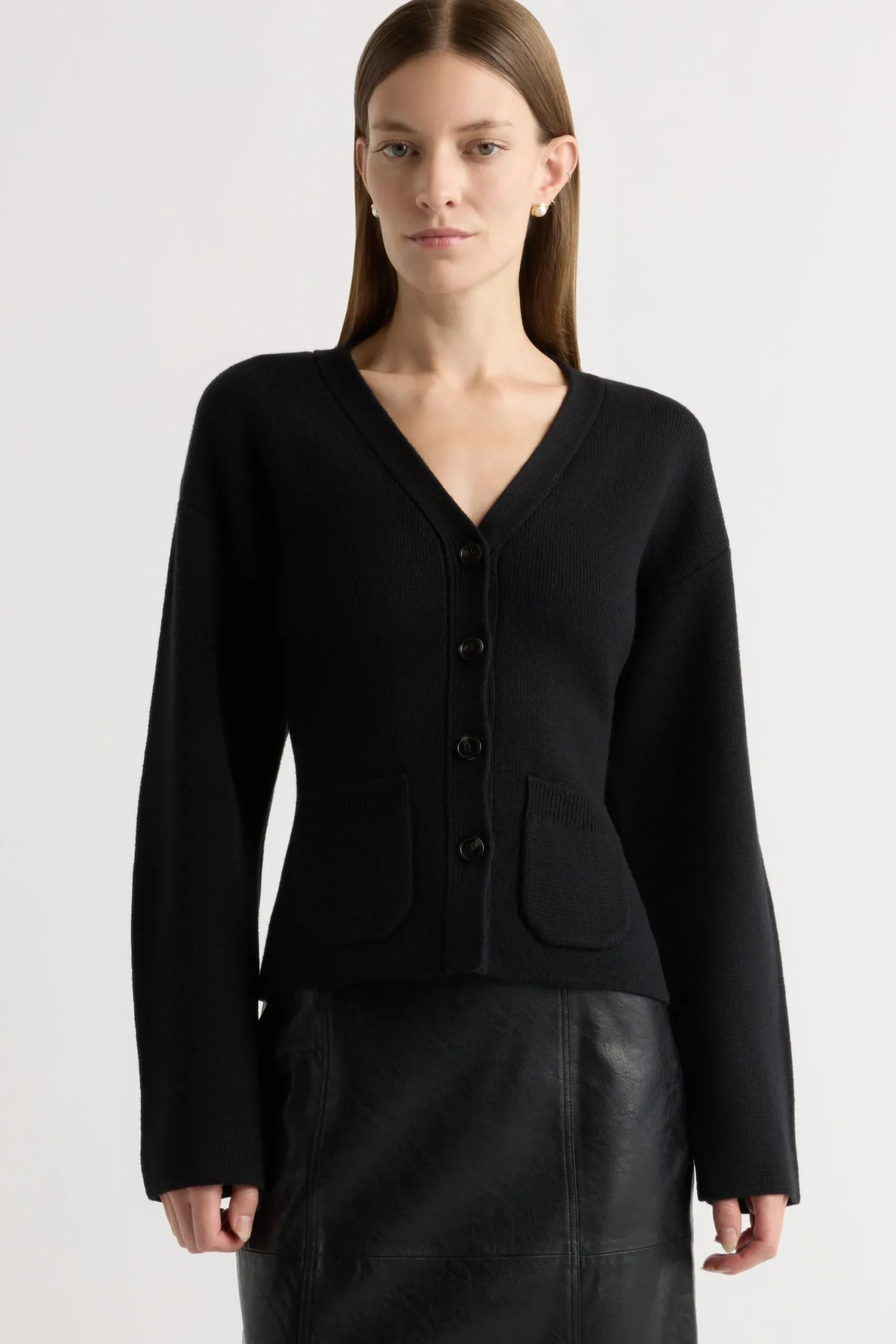 Brilliant Wise Corporation Limited Elinor Organic Cotton-Wool V-Neck Cardigan< Sweaters