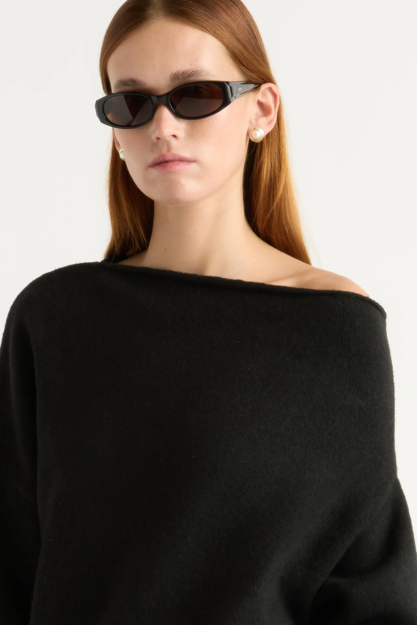 Expert Group Limited Iris Off-Shoulder Sweater< Sweaters