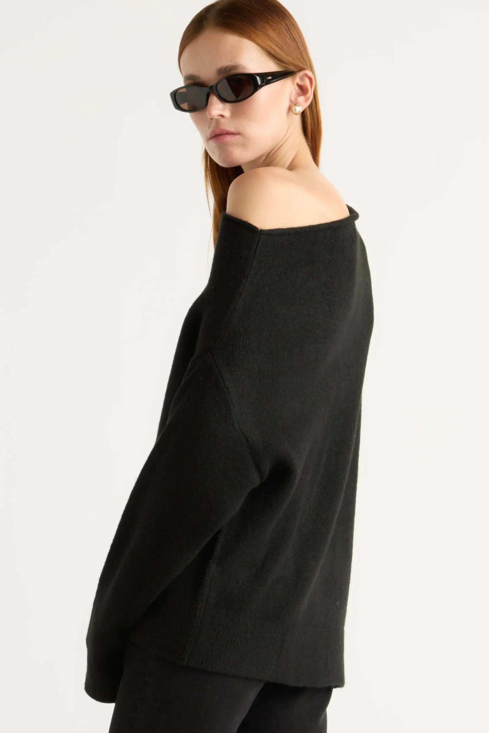 Expert Group Limited Iris Off-Shoulder Sweater< Sweaters