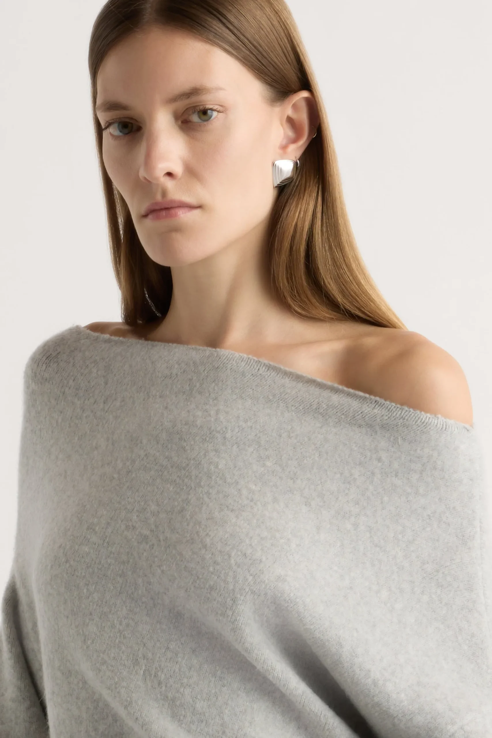Expert Group Limited Iris Off-Shoulder Sweater< Sweaters