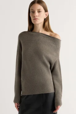 Expert Group Limited Iris Off-Shoulder Sweater< Sweaters