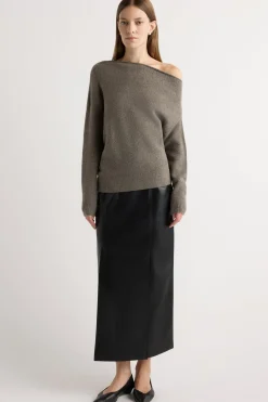 Expert Group Limited Iris Off-Shoulder Sweater< Sweaters