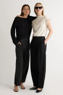 Brilliant Wise Corporation Limited Issa Lightweight Off-Shoulder Sweater< Sweaters