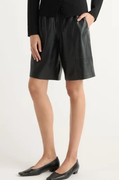 Hua Jia Liat Vegan Leather Bermuda Short< Shorts